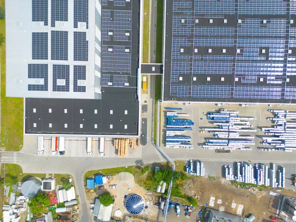 Widok Lotu Ptaka Nowoczesnego Magazynu Panelami Słonecznymi Dachu Centrum Logistyczne — Zdjęcie stockowe