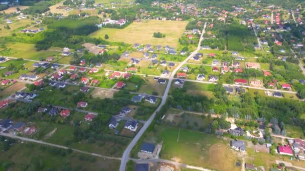 Αεροφωτογραφία Των Κατοικιών Γειτονιά Και Πολυκατοικία Κτίριο Συγκρότημα Κατά Ηλιοβασίλεμα — Αρχείο Βίντεο