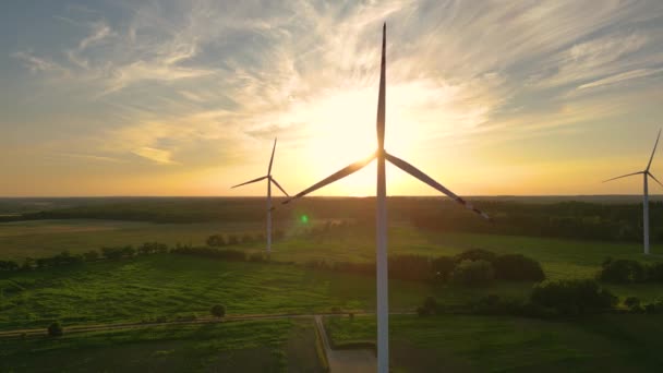 Grandes Turbinas Eólicas Con Cuchillas Campo Vista Aérea Naranja Brillante — Vídeos de Stock