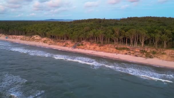 Dramatik Deniz Batımı Yanan Gökyüzü Parlayan Altın Dalgalar Gün Batımı — Stok video