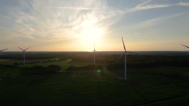 Grandes Éoliennes Avec Pales Sur Terrain Vue Aérienne Coucher Soleil — Video