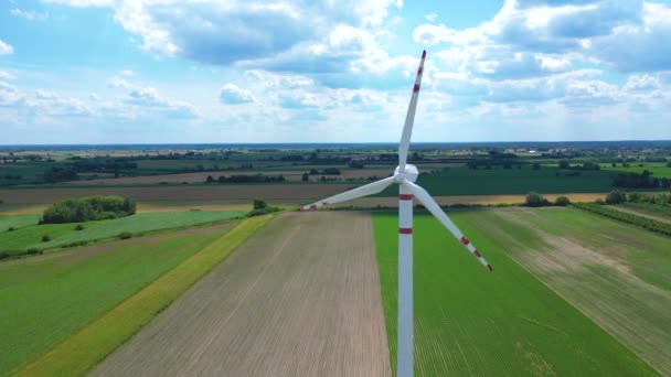 コピースペース付き発電用の高風力タービンと 風力発電所や風力公園のパノラマビュー グリーンエネルギーの概念 — ストック動画