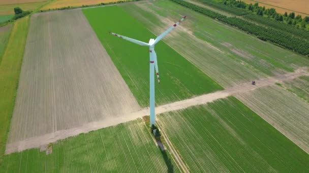 コピースペース付き発電用の高風力タービンと 風力発電所や風力公園のパノラマビュー グリーンエネルギーの概念 — ストック動画