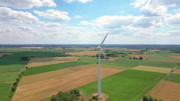 Luftaufnahme Eines Leistungsstarken Windturbinenparks Zur Energiegewinnung Bei Schönem Bewölkten Himmel — Stockvideo