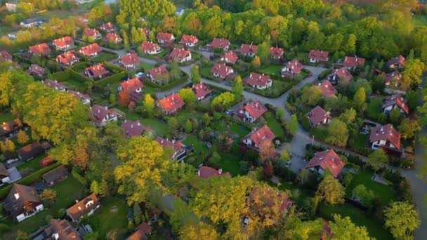 Flygfoto Över Bostadshus Våren Kvarteret Förorten Fastigheter Drönare Skott Solnedgång — Stockvideo