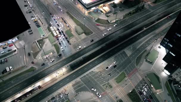 Aereo Drone Notte Video Crocevia Illuminato Autostrada Più Corsie Attraverso — Video Stock