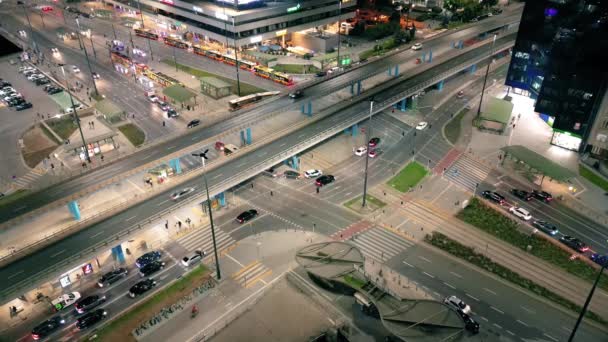 Piękny Widok Góry Ruchu Samochodowego Cross Lane Budynków Zbliżenie Anteny — Wideo stockowe