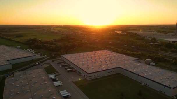 Malzeme Deposunun Havadan Görüntüsü Sanayi Bölgesindeki Sunset Lojistik Merkezi Yukarıdan — Stok video