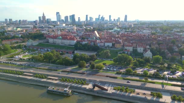 Εναέρια Πανόραμα Της Βαρσοβίας Πολωνία Πάνω Από Τον Ποταμό Vistual — Αρχείο Βίντεο