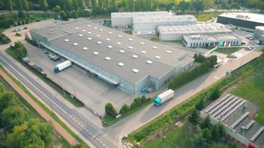 Dağıtım Merkezi hava dron görünümü. Lojistik ve Ulaştırma kavramı