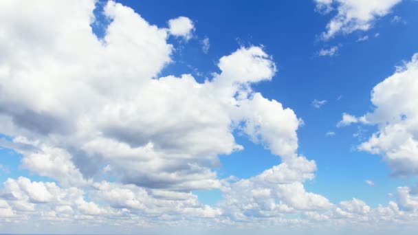 Białe Chmury Unoszące Się Niebie Błękitne Niebo Białe Chmury Puszyste — Wideo stockowe