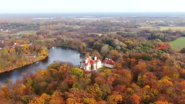 Widok Lotu Ptaka Piękny Pałac Szwecji Jesienny Zachód Słońca Biały — Wideo stockowe