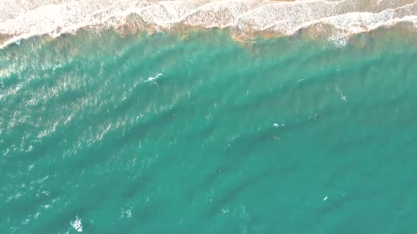 Летний Морской Пейзаж Красивые Волны Голубая Морская Вода Солнечный День — стоковое видео