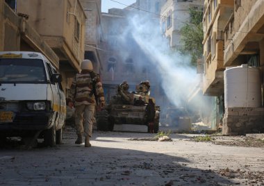 Taiz Yemen - 16 Kasım 2016: El-Houthi milisleri Taiz City ile çatışmalarda Yemen Savaşçıları ulusal orduda 