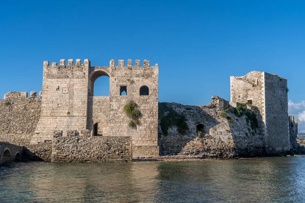 Stock image Medieval byzantine water gate protected by two square towers at the castle of Methoni in Southern Greece 