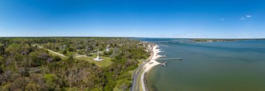 Yorktown Virginia ile Glouchester 'ı birbirine bağlayan Coleman anıtı köprüsü.