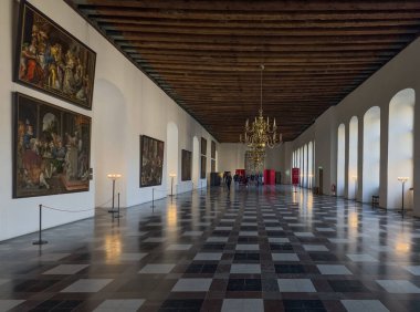 Kronborg şatosu Helsingor Danimarka 'nın kareli mermer zeminli kraliyet salonu