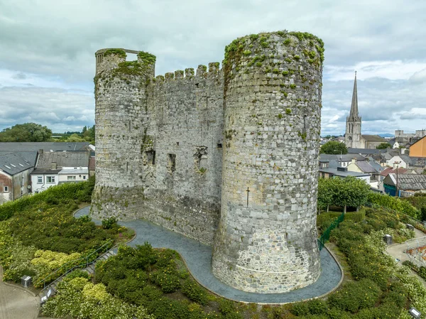 Вид Воздуха Замок Карлоу Город Ирландии Круговыми Башнями Над Рекой — стоковое фото