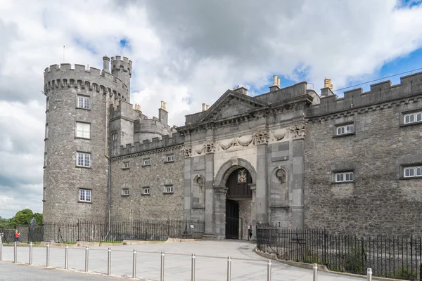 Vista Aérea Castelo Kilkenny Remodelação Vitoriana Uma Estrutura Defensiva Medieval — Fotografia de Stock