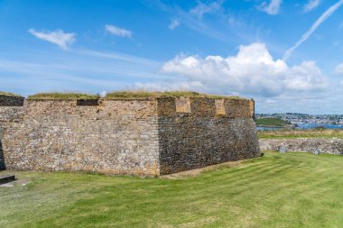 Charles Fort Kinsale İrlanda 'da silah limanları olan açılı bir kale.