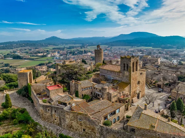 stock image Aerial view of Pals a medieval town in Catalonia, northern Spain, near the sea in the heart of the Bay of Emporda on the Costa Brava with city walls