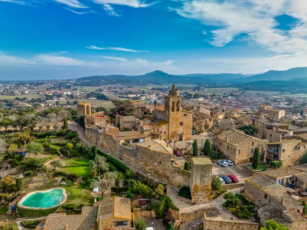 stock image Aerial view of Pals a medieval town in Catalonia, northern Spain, near the sea in the heart of the Bay of Emporda on the Costa Brava with city walls