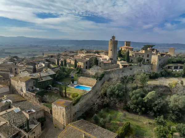 stock image Aerial view of Pals a medieval town in Catalonia, northern Spain, near the sea in the heart of the Bay of Emporda on the Costa Brava with city walls