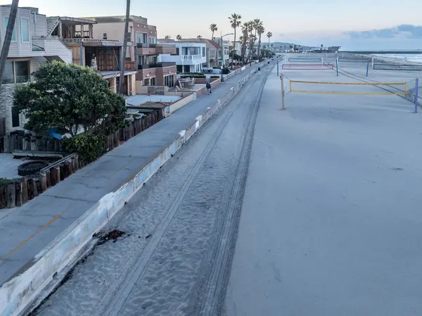 Mission Beach San Diego California 'da kiralık olarak kiralanan deniz manzaralı bulutlu gökyüzü.