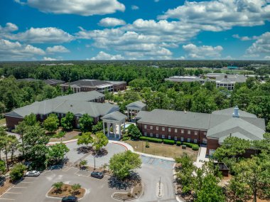 Wilmington Leutze Hall, Morton Hall 'daki Kuzey Carolina Üniversitesi' nin havadan görünüşü, başvurular, öğrenci merkezi binası