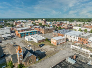 Rocky Dağı manzaralı Kuzey Carolina, tipik küçük kasaba ABD ana caddesi, Metodist kilisesi, kamu binaları