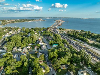 MonitorMerrimac Memorial BridgeTunnel 'in havadan görünüşü, ABD' nin Virginia eyaletinin güneydoğusundaki 664 no 'lu eyaletler arası Hampton Yolu' ndan 4.6 mil uzunluğundaki geçiştir.