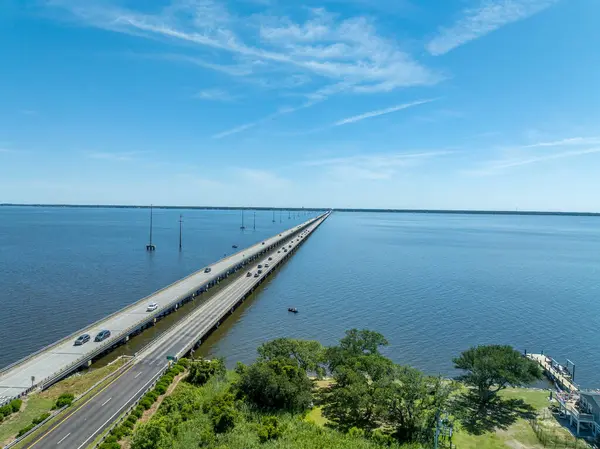 stock image Aerial view of Wright Brothers Memorial bridge,spanning the Currituck Sound, between Point Harbor, in Currituck County, and Kitty Hawk, in Dare County