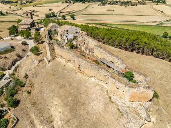 stock image Aerial view of Huerta de la Obispalia in La Mancha Spain, hilltop medieval fortification with pentagonal bastion gun platforms at both ends