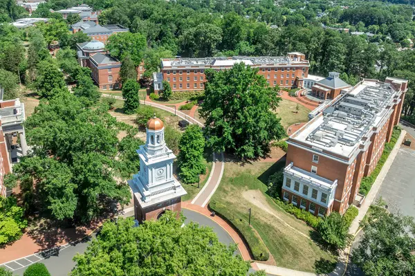 stock image Aerial view of Mary Washington University buildings in Fredericksburg Virginia: Dodd Auditorium, Jefferson Hall, Bushnell Hall, Framar House