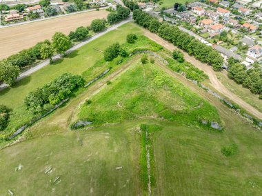 Kale askeri mimarisinin havadan görünüşü: Glacis 'li ravelin, güzergahlar, silah yeri, karşı koruma, İtalya Palmanova kalesinde redoubt