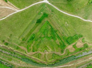 Kale askeri mimarisinin havadan görünüşü: Glacis 'li ravelin, güzergahlar, silah yeri, karşı koruma, İtalya Palmanova kalesinde redoubt
