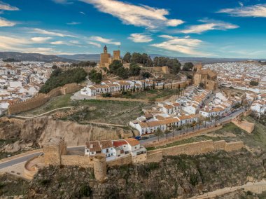 Antequera Mağribi kalesinin dikdörtgen kalesi, Endülüs İspanya şehir duvarları