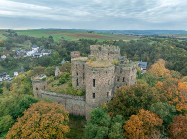 Majestic Reichenberg Şatosu Harabesi: Ortaçağ İhtişamı 'nın Parıltılarını Sunan Tarihsel Alman Tarihi Simgesi