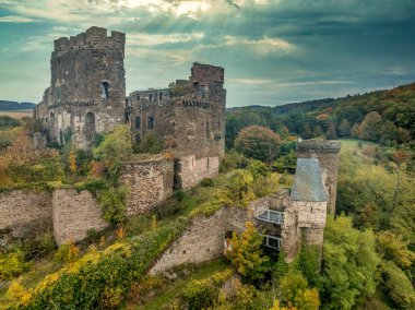 Majestic Reichenberg Şatosu Harabesi: Ortaçağ İhtişamı 'nın Parıltılarını Sunan Tarihsel Alman Tarihi Simgesi