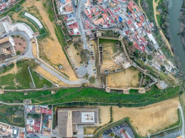 İspanya 'daki Alcala de Guadaira şatosunun havadan görünüşü