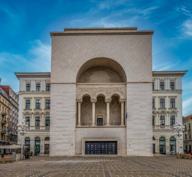 Timisoara Opera Binası, Romanya 'nın Timioara kentinde, neo-barok ve neo-klasik mimaride yer alan bir binadır.