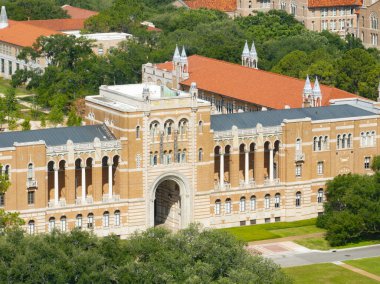 Rice Üniversitesi 'nin simgesel merkezi Lovett Hall' un havadan görünüşü kampüsün ilk binasını gururla tamamladı.