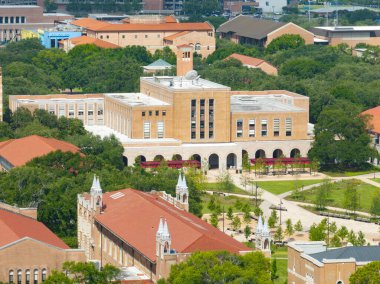 Rice Üniversitesi Houston Teksas 'taki Fondren Kütüphanesi ve Woodson Araştırma Merkezi' nin havadan yakın görüntüsü