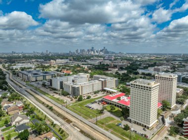 Houston Üniversitesi 'nin hava görüntüsü Teksas Cougar Village, Dörtlü Konut Salonu, kampüs konutlarında öğrenci