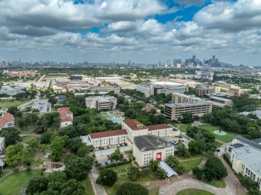 Houston Üniversitesi 'nin hava manzarası, eğitim binası koleji, Cullen aile meydanı çeşmesi., 