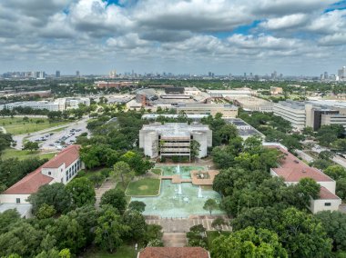 Houston Üniversitesi 'nin hava manzarası, eğitim binası koleji, Cullen aile meydanı çeşmesi., 
