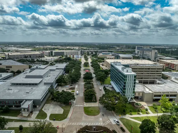 Teksas 'taki Houston Üniversitesi' nin çeşitli eğitim binalarıyla hava görüntüsü