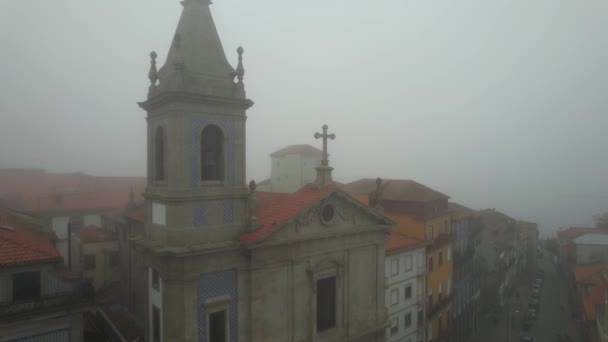Mistig Uitzicht Portugese Kerk Igreja Sao Jose Das Taipas Stad — Stockvideo
