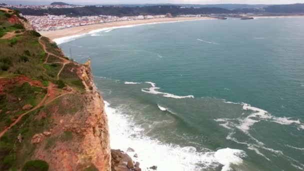 날에는 나자레 해변의 아름다운 풍경이 펼쳐진다 포르투갈 — 비디오