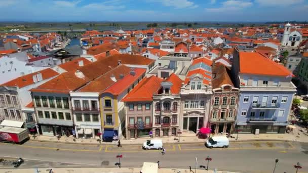 Vanuit Lucht Uitzicht Typische Portugese Huizen Buurt Van Het Kanaal — Stockvideo